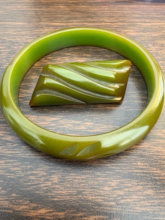 Jewelry - Vintage Green Carved Bakelite Bangle Bracelet and Brooch 1930’s